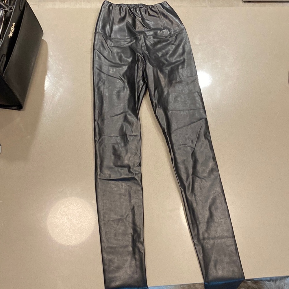 Aritzia Wilfred Free Faux Leather Leggings — XS
